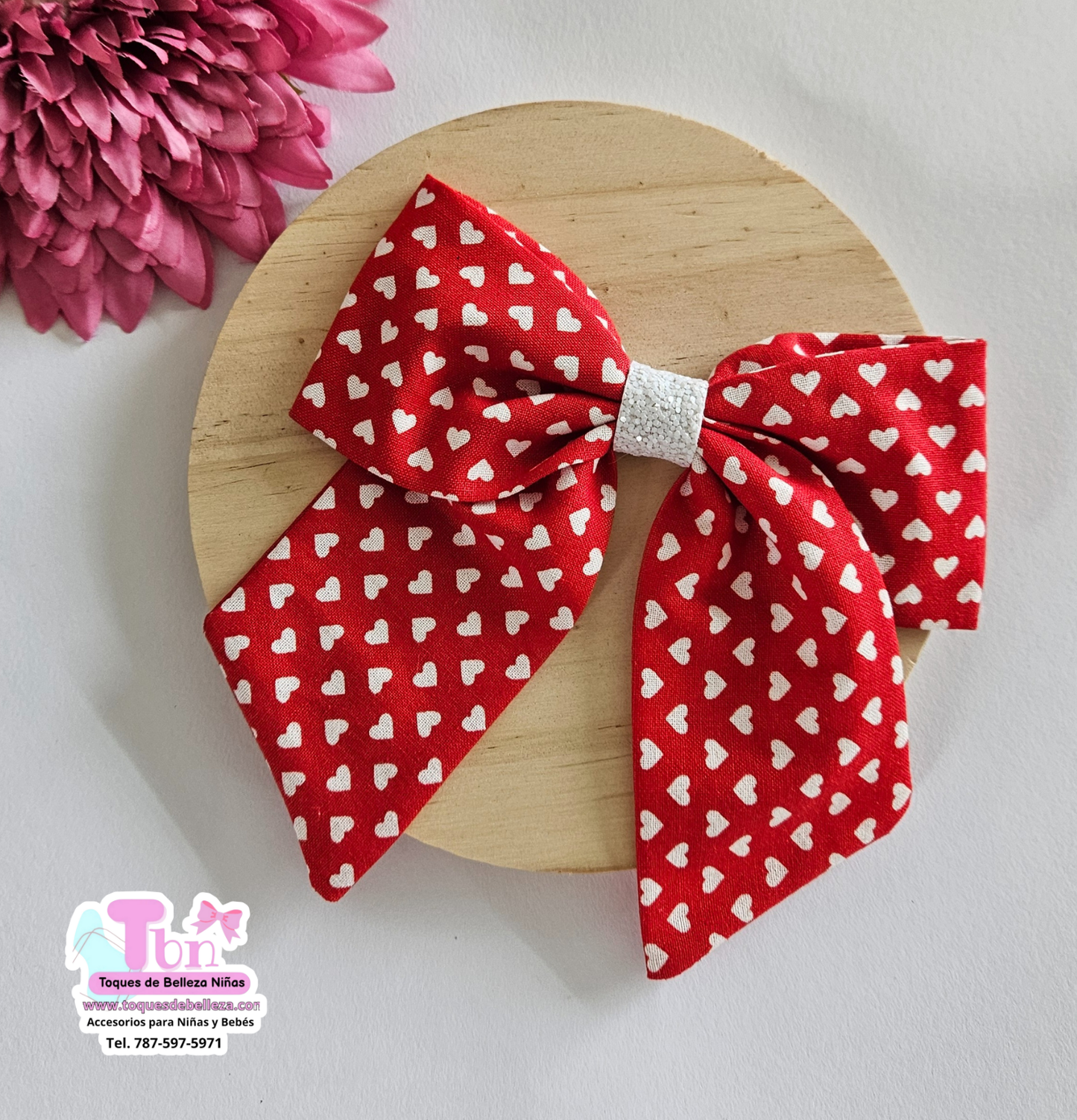 Lazo en Tela roja con corazones blancos