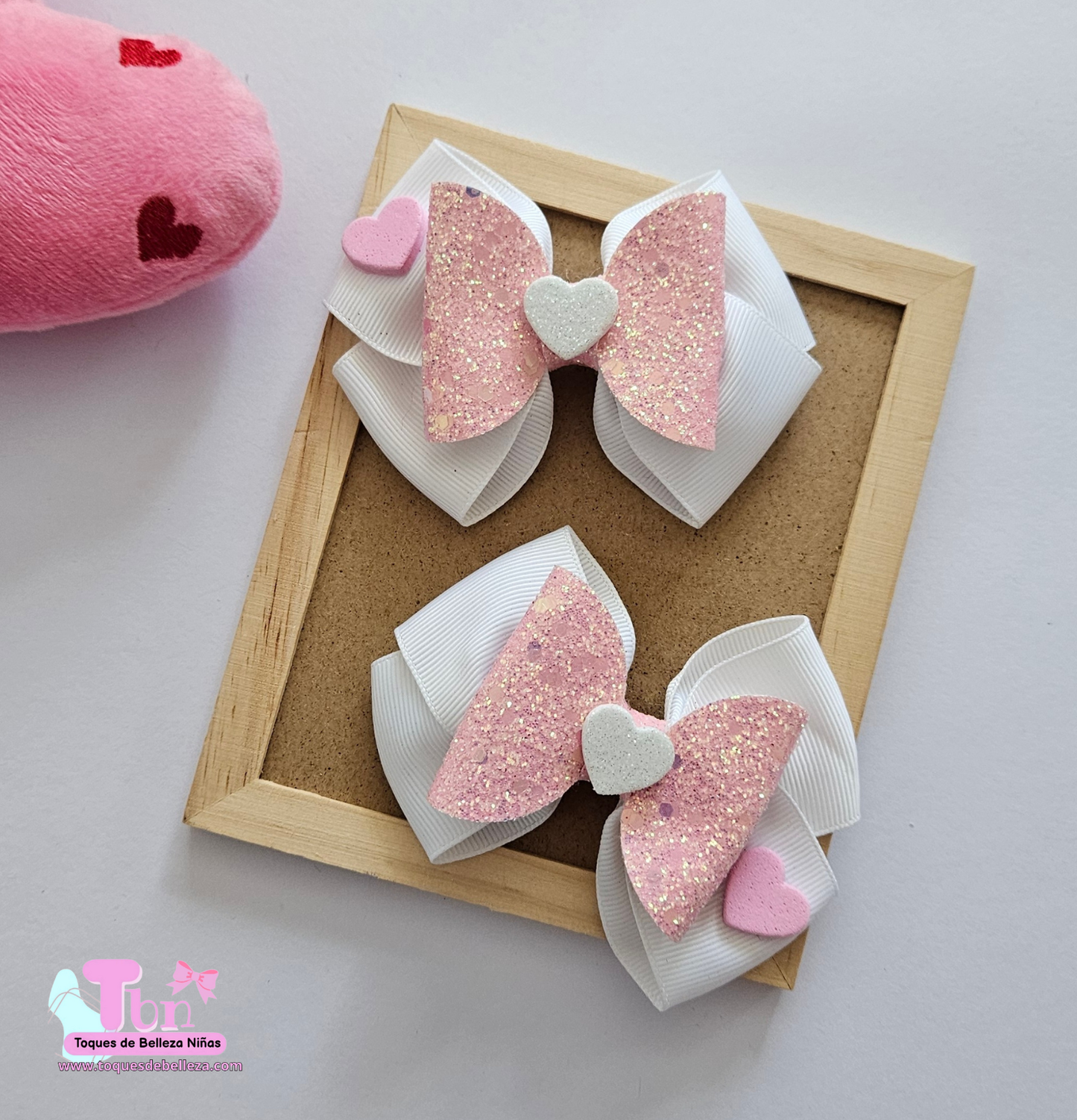 Set de Lazos pequeños blanco con Rosa y corazones